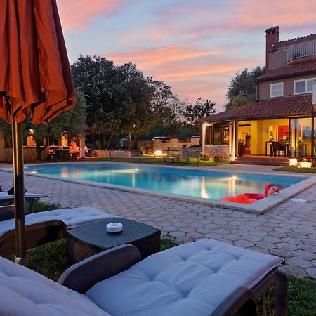 Guesthouse "Barboska" - Big Outdoor Swimming Pool & Private Tennis Court Vodnjan Exterior foto