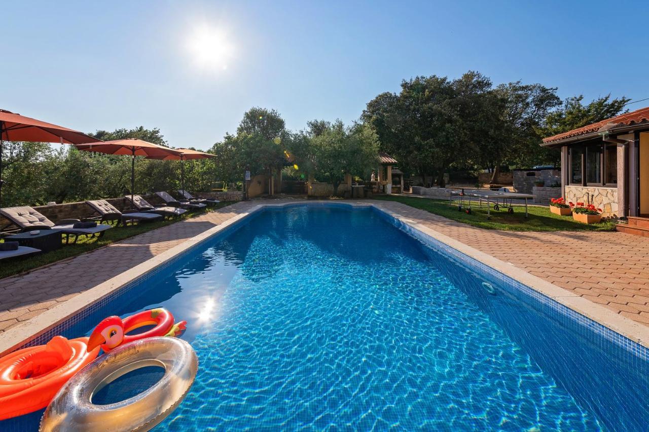Guesthouse "Barboska" - Big Outdoor Swimming Pool & Private Tennis Court Vodnjan Exterior foto