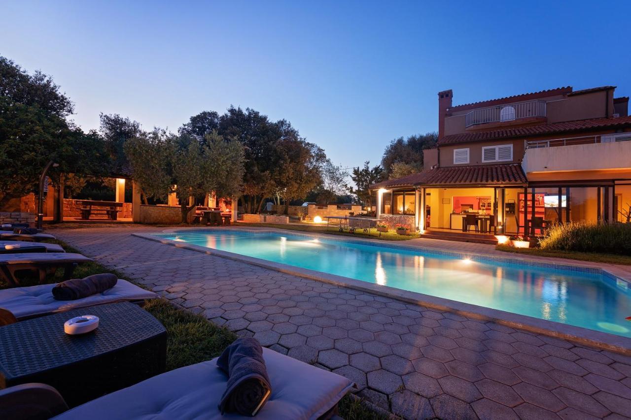 Guesthouse "Barboska" - Big Outdoor Swimming Pool & Private Tennis Court Vodnjan Exterior foto