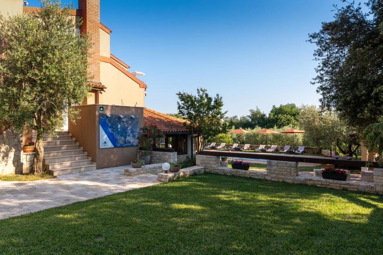 Guesthouse "Barboska" - Big Outdoor Swimming Pool & Private Tennis Court Vodnjan Exterior foto