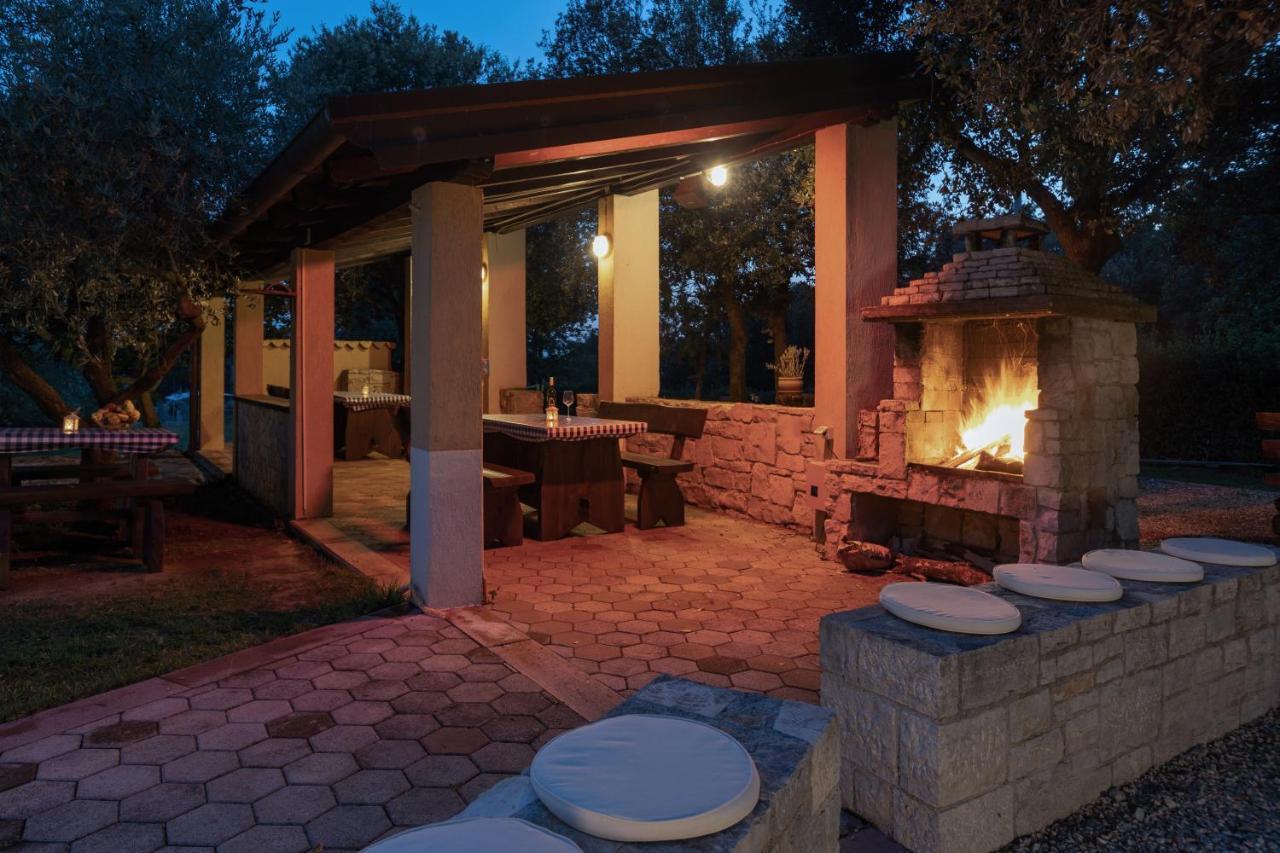 Guesthouse "Barboska" - Big Outdoor Swimming Pool & Private Tennis Court Vodnjan Exterior foto