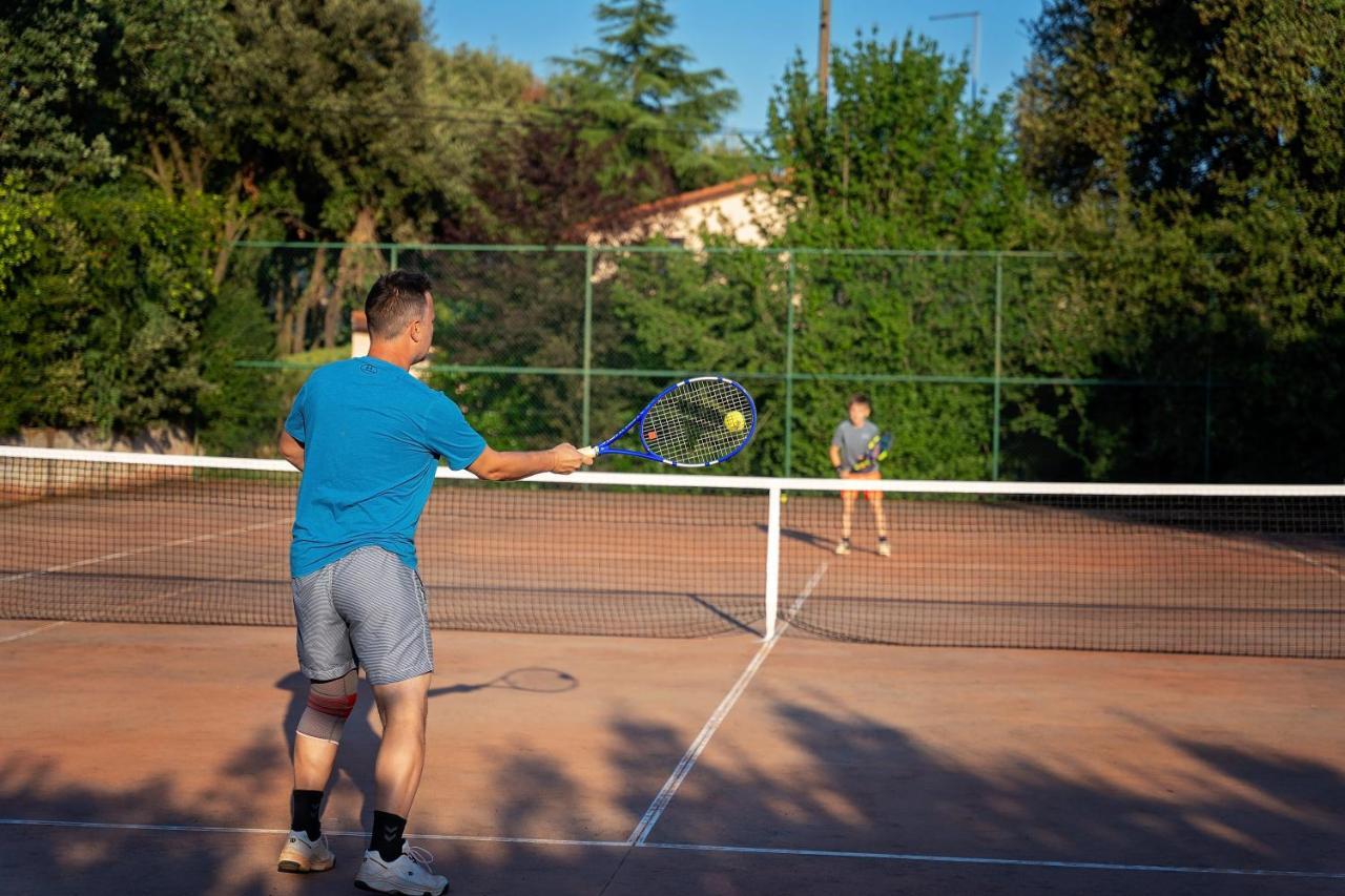 Guesthouse "Barboska" - Big Outdoor Swimming Pool & Private Tennis Court Vodnjan Exterior foto