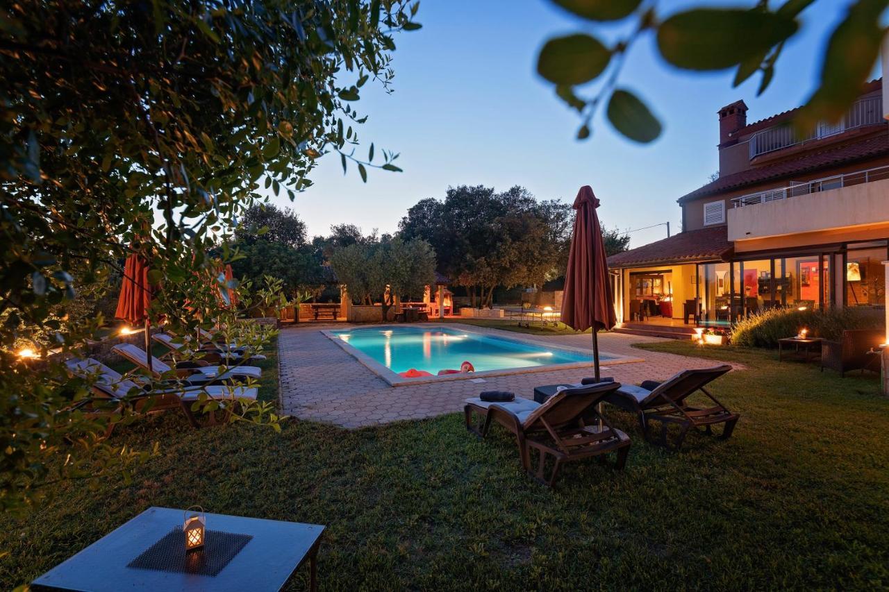 Guesthouse "Barboska" - Big Outdoor Swimming Pool & Private Tennis Court Vodnjan Exterior foto