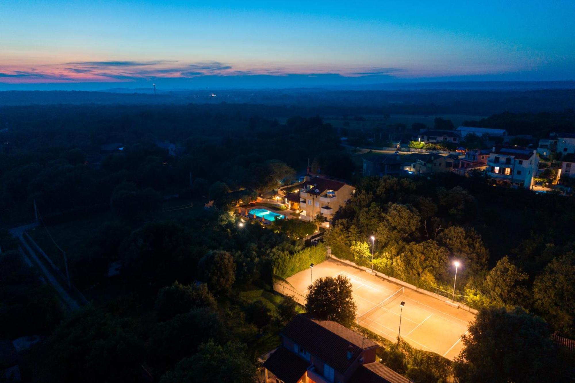 Guesthouse "Barboska" - Big Outdoor Swimming Pool & Private Tennis Court Vodnjan Exterior foto