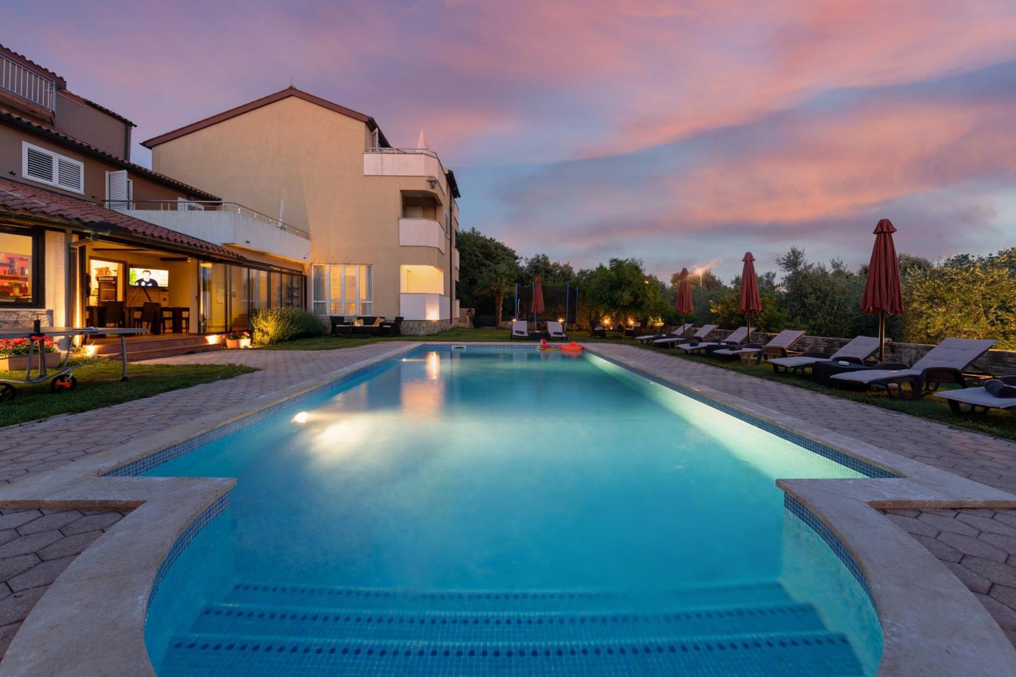 Guesthouse "Barboska" - Big Outdoor Swimming Pool & Private Tennis Court Vodnjan Exterior foto