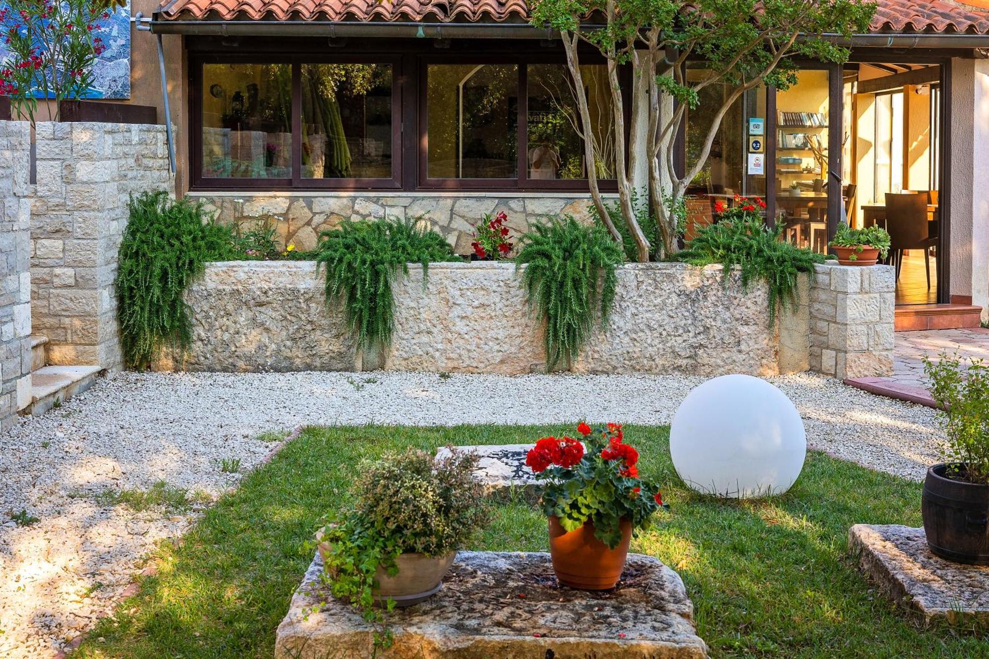 Guesthouse "Barboska" - Big Outdoor Swimming Pool & Private Tennis Court Vodnjan Exterior foto