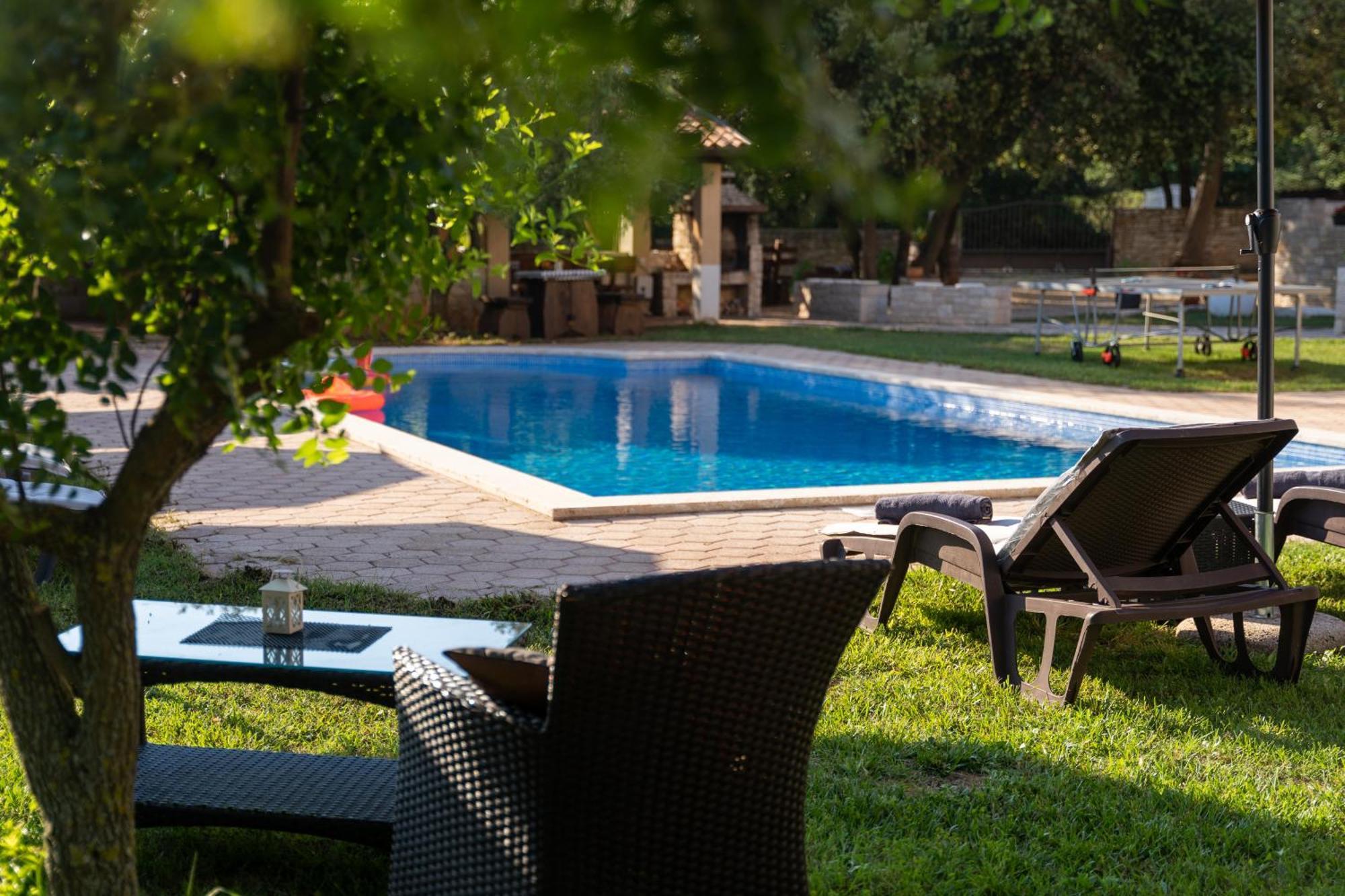 Guesthouse "Barboska" - Big Outdoor Swimming Pool & Private Tennis Court Vodnjan Exterior foto