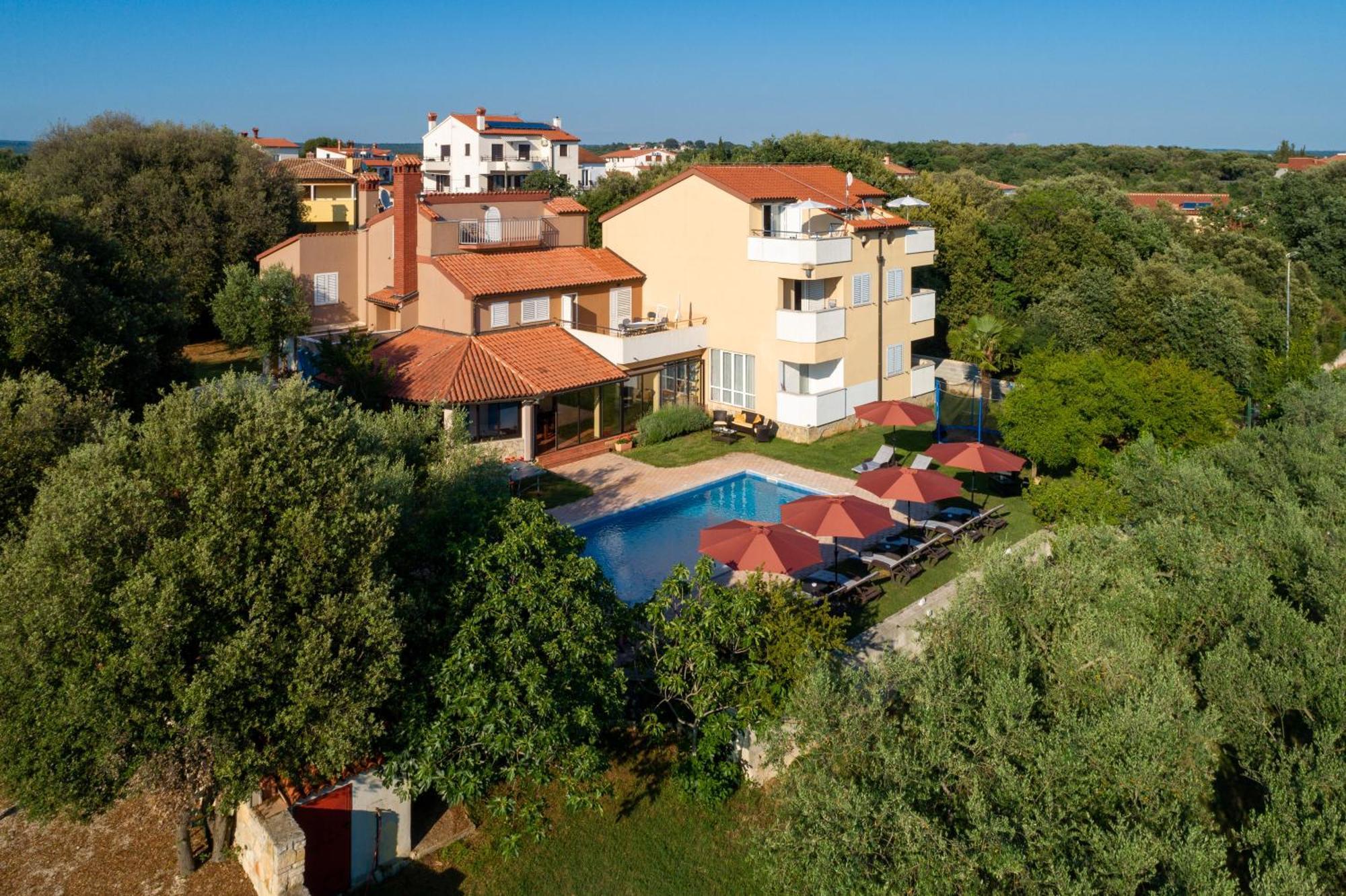Guesthouse "Barboska" - Big Outdoor Swimming Pool & Private Tennis Court Vodnjan Exterior foto