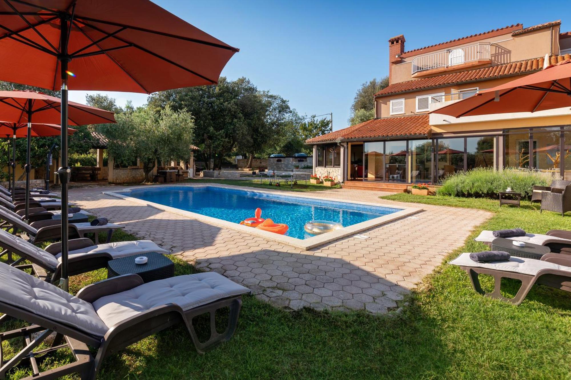 Guesthouse "Barboska" - Big Outdoor Swimming Pool & Private Tennis Court Vodnjan Exterior foto