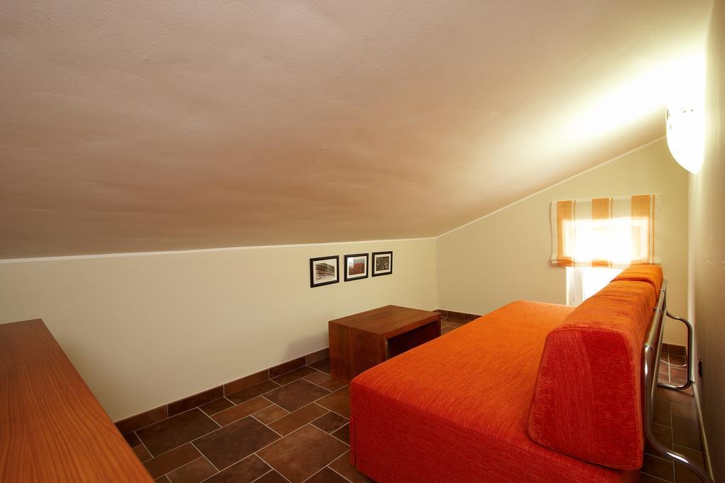 Guesthouse "Barboska" - Big Outdoor Swimming Pool & Private Tennis Court Vodnjan Quarto foto