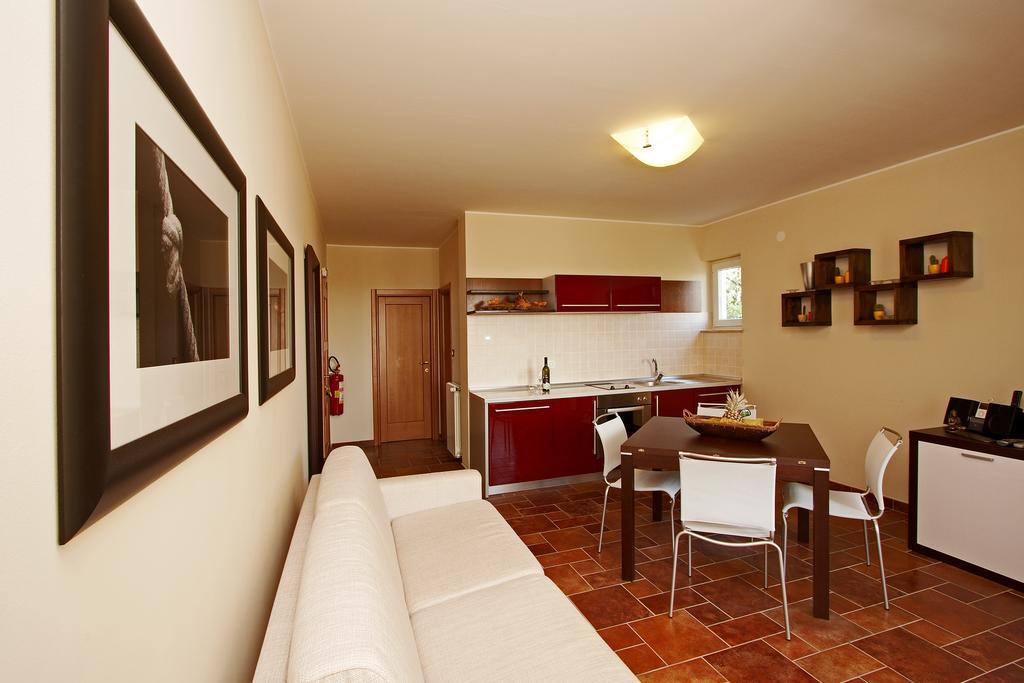 Guesthouse "Barboska" - Big Outdoor Swimming Pool & Private Tennis Court Vodnjan Quarto foto