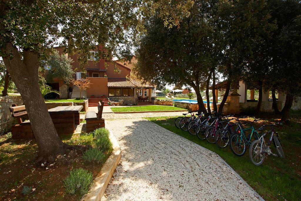 Guesthouse "Barboska" - Big Outdoor Swimming Pool & Private Tennis Court Vodnjan Exterior foto